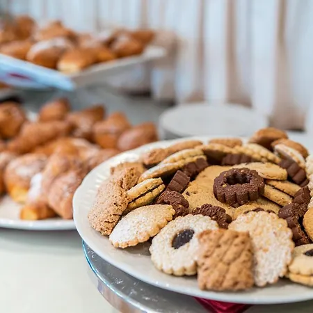 Life 4 Superior Hotel 4*