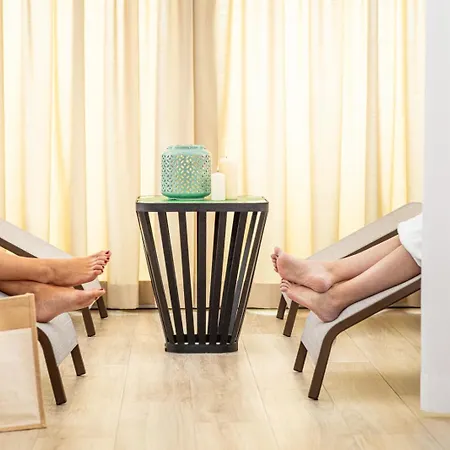 Life 4 Superior Hotel