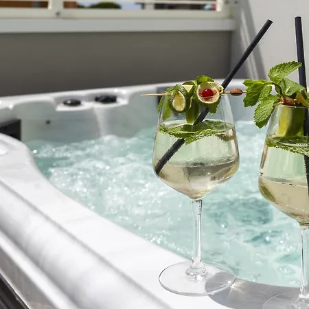 Life 4 Superior Hotel