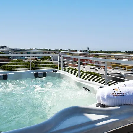 Life 4 Superior Hotel