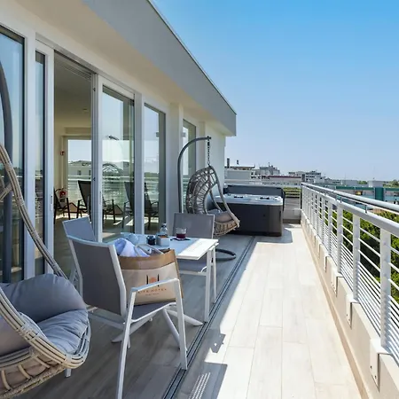 Life 4 Superior Hotel 4*