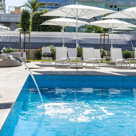 Life 4 Superior Hotel 4*