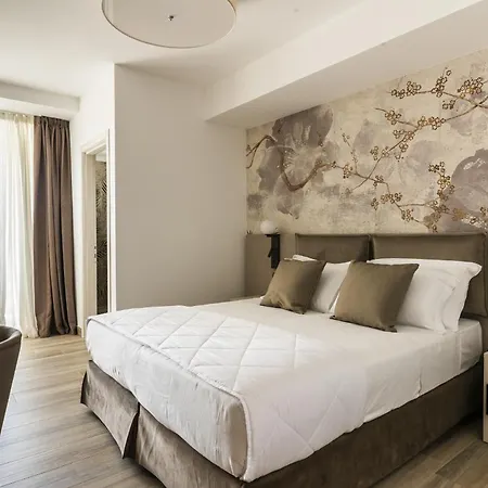 Life 4 Superior Hotel 4*