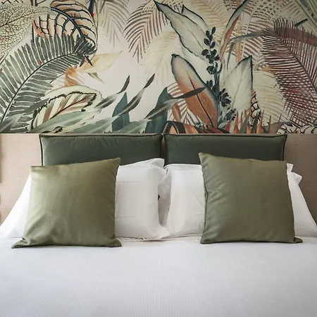 Life 4 Superior Hotel 4*