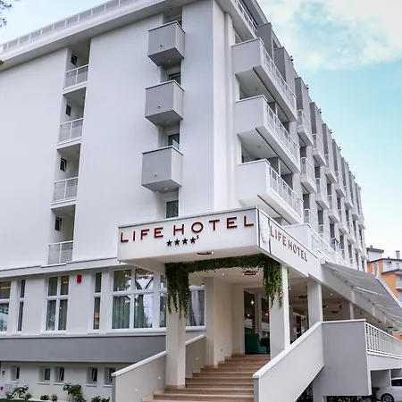 Life 4 Superior Hotel 4*