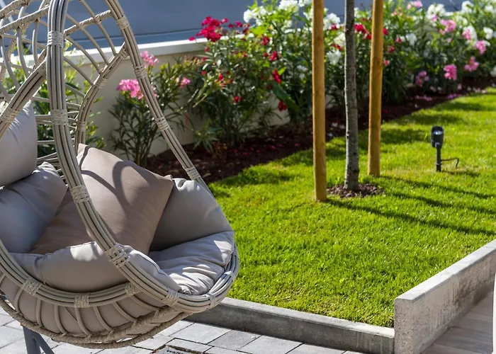 Life 4 Superior Hotel