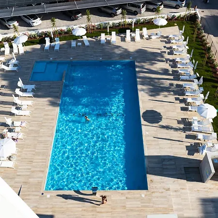 Life 4 Superior Hotel
