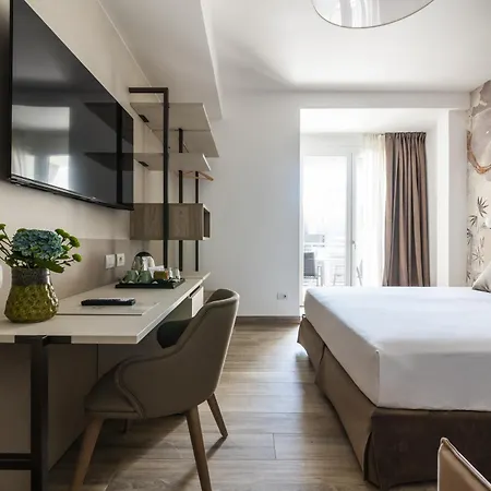 Life 4 Superior Hotel