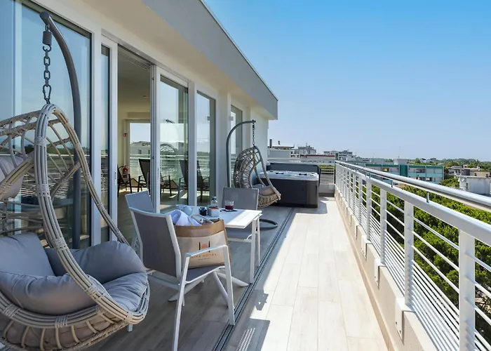 Life 4 Superior Hotel 4*