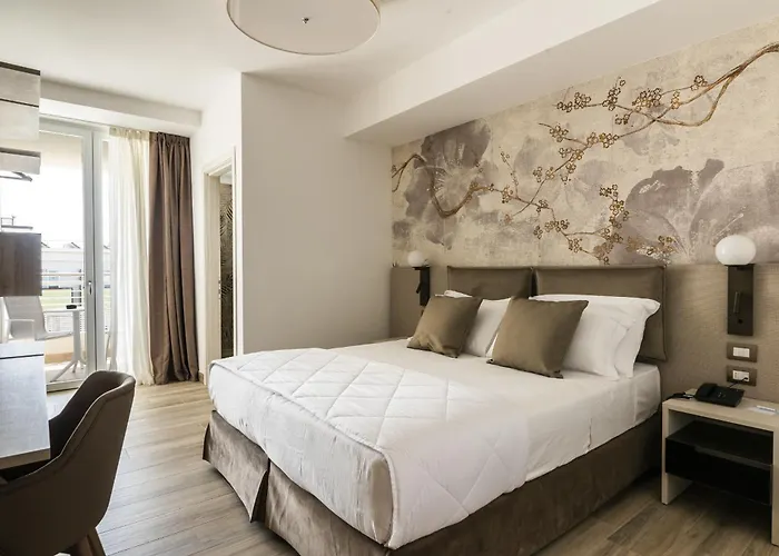 Life 4 Superior Hotel 4*