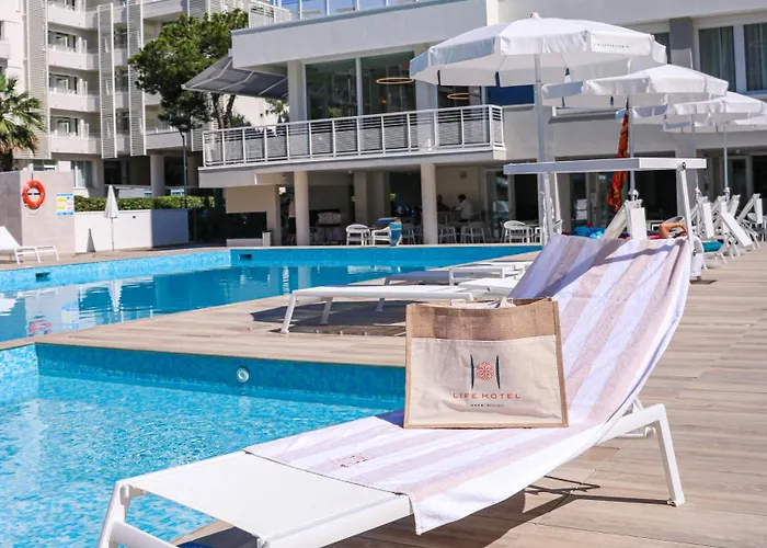 Life 4 Superior Hotel 4*