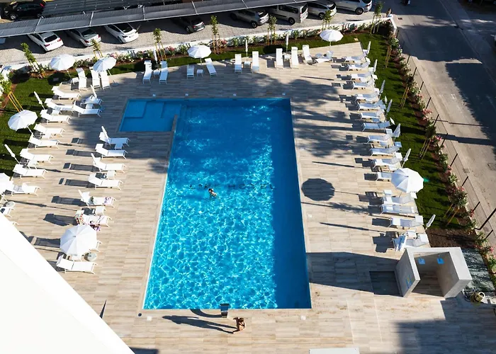 Life 4 Superior Hotel